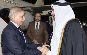 رئيس الوزراء الباكستاني يصل قطر في زيارة عمل للبلاد