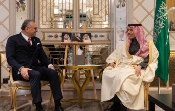 وزير الخارجية السعودي يلتقي كبير مستشاري ترامب للشؤون العربية والإفريقية