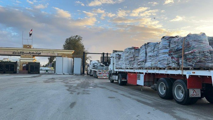 الهلال الأحمر المصري يعزز غزة بخيام وبطاطين وملابس شتوية عبر قافلة «زاد العزة» الهلال الأحمر المصري يعزز غزة بخيام وبطاطين وملابس شتوية عبر قافلة «زاد العزة»