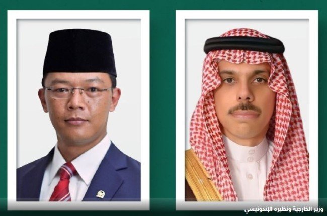 هاتفيًا.. وزير الخارجية السعودي يبحث مع نظيريه الباكستاني والإندونيسي العلاقات الثنائية هاتفيًا.. وزير الخارجية السعودي يبحث مع نظيريه الباكستاني والإندونيسي العلاقات الثنائية