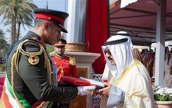 أمير الكويت يحضر مراسم "رفع العلم" إيذانا ببدء الاحتفال بالأعياد الوطنية