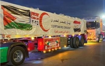 الهلال الأحمر يدفع بأكثر من 180 ألف سلة غذائية ومستلزمات شتوي عبر «زاد العزة»