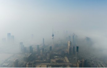 الأرصاد الكويتية: فرص للضباب ليلاً وانخفاض للرؤية الأفقية تستمر حتى نهار الغد