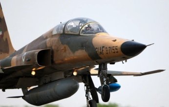إيران.. مقتل طيار وإصابة آخر في تحطم طائرة حربية