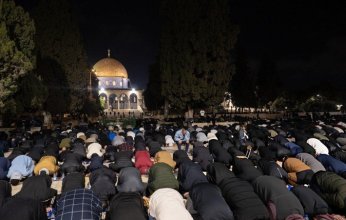 60 ألف فلسطيني يؤدون صلاتي العشاء والتراويح في المسجد الأقصى المبارك
