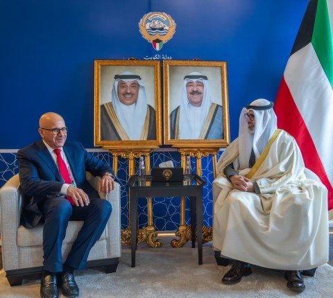 الكويت و البحرين تبحثان سبل تعزيز العلاقات الثنائية بين البلدين الكويت و البحرين تبحثان سبل تعزيز العلاقات الثنائية بين البلدين