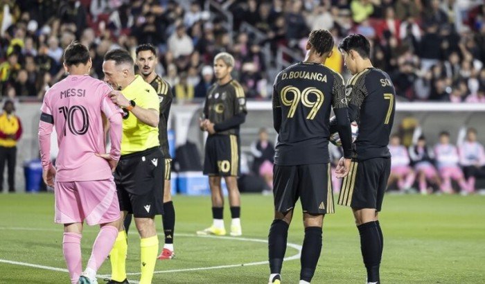 رابطة الدوري الأمريكي تكشف حقيقة مزاعم تهجم النجم الأرجنتيني على الحكام رابطة الدوري الأمريكي تكشف حقيقة مزاعم تهجم النجم الأرجنتيني على الحكام
