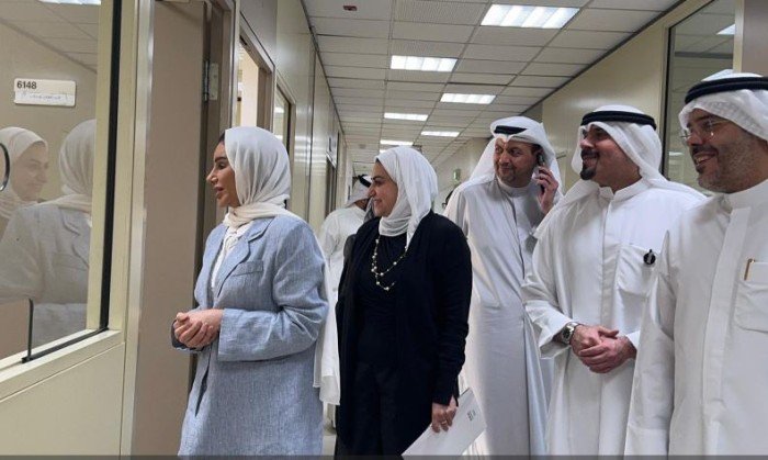 الكويت.. وزيرة الشؤون الاجتماعية تهنئ الموظفين بشهر رمضان خلال جولة ميدانية الكويت.. وزيرة الشؤون الاجتماعية تهنئ الموظفين بشهر رمضان خلال جولة ميدانية