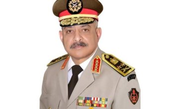 مصر.. رئيس جمهورية الصومال ووزير الدفاع يشهدان اصطفاف القوات المصرية المشاركة ضمن بعثة الاتحاد الإفريقي