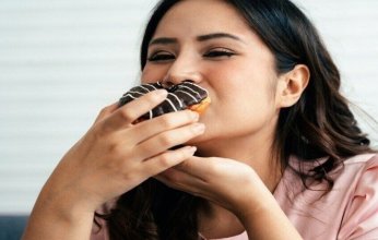 لماذا نشتهي الحلويات؟.. خبراء يكشفون الأسباب الحقيقية بعيدًا عن «نقص المغنيسيوم»