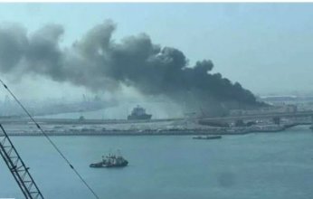 تصاعد أعمدة كثيفة من الدخان بمنطقة ميناء زايد في أبو ظبي