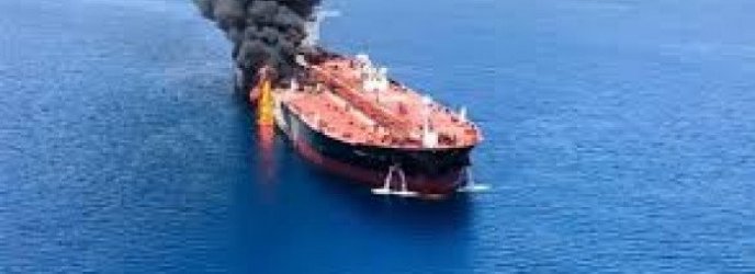 البحرية الهندية تنقذ 24 بحارًا من ناقلة اندلعت فيها النيران قبالة سواحل سلطنة عُمان البحرية الهندية تنقذ 24 بحارًا من ناقلة اندلعت فيها النيران قبالة سواحل سلطنة عُمان