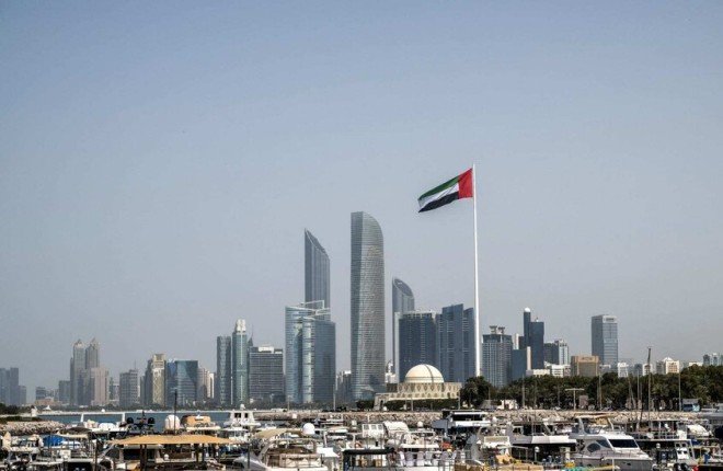 الدفاع الإماراتية تعلن رصد 15 صاروخا باليستيا وتدمير 12 منها الدفاع الإماراتية تعلن رصد 15 صاروخا باليستيا وتدمير 12 منها