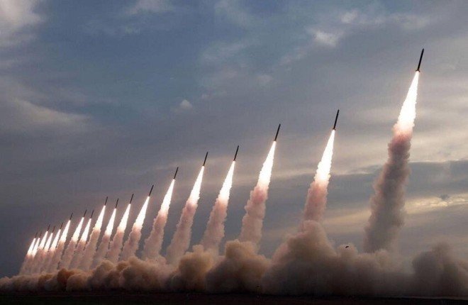 إيران تطلق دفعة جديدة من الصواريخ باتجاه إسرائيل إيران تطلق دفعة جديدة من الصواريخ باتجاه إسرائيل