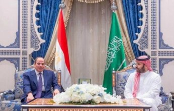 الرئيس السيسي يؤكد لولي عهد السعودية وقوف مصر مع المملكة ضد أي تهديد لسيادتها