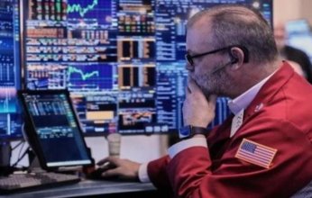 ضغوط الحرب والتضخم تهبط بوول ستريت.. وتبدد آمال خفض الفائدة