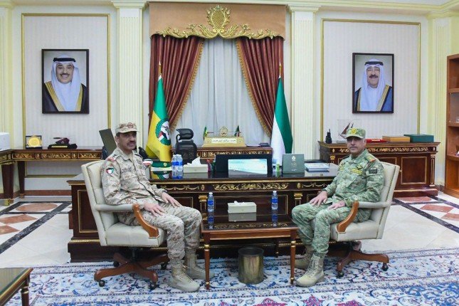 رئيس (الأركان العامة) ووكيل الحرس الوطني: جاهزون للتعامل مع مختلف الأحداث رئيس (الأركان العامة) ووكيل الحرس الوطني: جاهزون للتعامل مع مختلف الأحداث