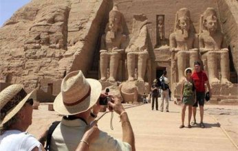 تأثير الحرب الإقليمية على قطاع السياحة في مصر والعالم