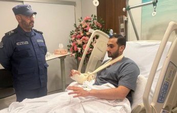 الكويت.. اللواء الرومي يزور أحد منتسبي قوة الإطفاء للاطمئنان على حالته الصحية
