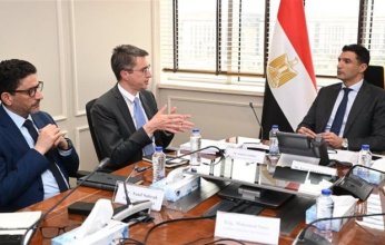 وزير الصناعة يبحث مع وفد البنك الدولي سبل التعاون المشترك