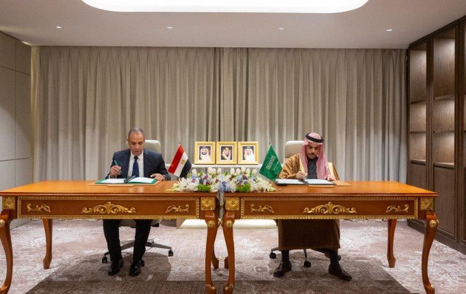 مصر والسعودية توقعان اتفاقية للإعفاء المتبادل من تأشيرات الإقامة القصيرة لحاملي الجوازات الدبلوماسية والخاصة مصر والسعودية توقعان اتفاقية للإعفاء المتبادل من تأشيرات الإقامة القصيرة لحاملي الجوازات الدبلوماسية والخاصة
