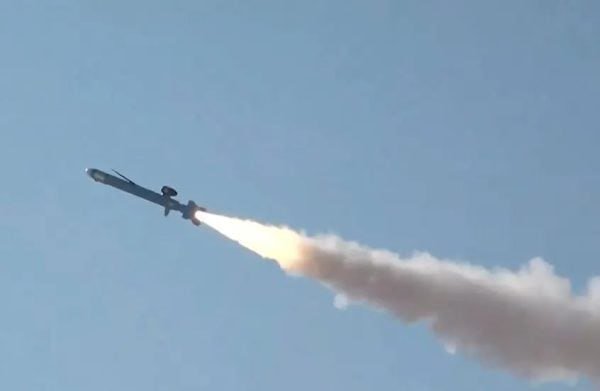 الدفاع الإماراتية: رصدنا 35 مسيرة اعترضنا 26 منها وسقوط 9 داخل أراضى الدولة الدفاع الإماراتية: رصدنا 35 مسيرة اعترضنا 26 منها وسقوط 9 داخل أراضى الدولة
