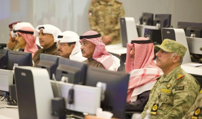 ولي عهد الكويت: جهود مخلصة وتضحيات كبيرة يبذلها منتسبو الحرس الوطني ولي عهد الكويت: جهود مخلصة وتضحيات كبيرة يبذلها منتسبو الحرس الوطني