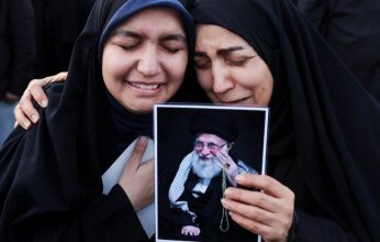 إعلام رسمي: الإيرانيون يلقون نظرة الوداع على «خامنئي» لثلاثة أيام