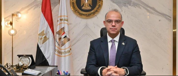 وزير الاستثمار والتجارة الخارجية يجتمع بمسئولى شركات السكر لبحث وضع السوق وزير الاستثمار والتجارة الخارجية يجتمع بمسئولى شركات السكر لبحث وضع السوق