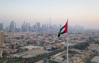 الإمارات: التعامل مع حادث محدود بدبي نتيجة سقوط شظية ناجمة عن اعتراض الدفاعات الجوية لتهديد