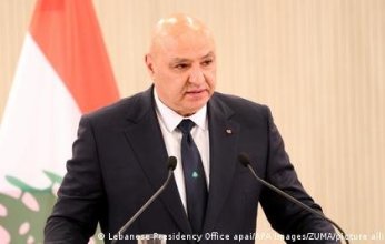 خلافات حادة في لبنان بعد قرار طرد السفير الإيراني وسط غموض حول الجهة المسؤولة