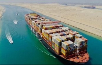 مصر: حركة الملاحة في قناة السويس منتظمة من الاتجاهين