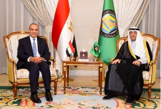 وزير الخارجية المصري يبحث مع أمين عام مجلس التعاون الخليجي خفض التصعيد وتعزيز آليات العمل العربي المشترك وزير الخارجية المصري يبحث مع أمين عام مجلس التعاون الخليجي خفض التصعيد وتعزيز آليات العمل العربي المشترك