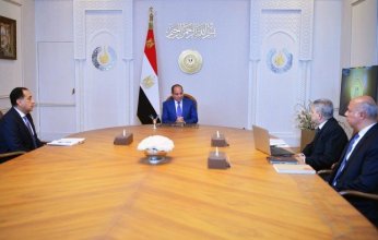 مصر.. الرئيس السيسي يجتمع برئيس الوزراء ورئيس هيئة قناة السويس لبحث تداعيات الأزمة الإقليمية على المجرى الملاحي