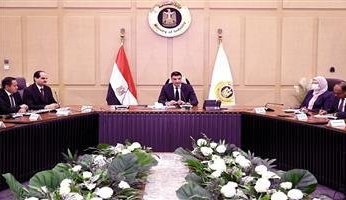 وزير الصناعة يبحث تحديات قطاع السيراميك وسبل دعم الإنتاج