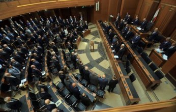 البرلمان اللبناني يمدد ولايته لعامين وسط انقسام سياسي وغارات إسرائيلية