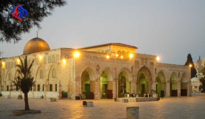 قوات الاحتلال الإسرائيلي تمنع صلاة العيد في المسجد الأقصى المبارك قوات الاحتلال الإسرائيلي تمنع صلاة العيد في المسجد الأقصى المبارك