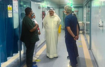 الكويت.. وزير الصحة يقوم بزيارة مصاب من منتسبي الجهات الأمنية في مستشفى الصباح