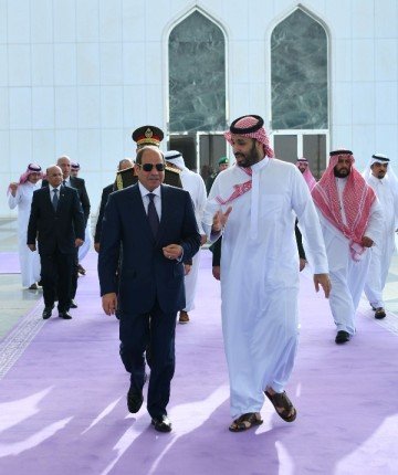 مصر.. المتحدث الرئاسي ينشر صور زيارة الرئيس السيسي الأخوية إلى البحرين والسعودية 1 khaligyoun60729