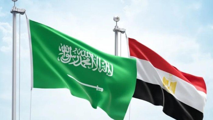 السعودية تتيح للمصريين القادمين برا الحصول على تأشيرة اضطرارية بشكل استثنائي السعودية تتيح للمصريين القادمين برا الحصول على تأشيرة اضطرارية بشكل استثنائي