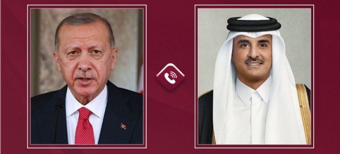 أمير قطر يتلقى اتصالاً هاتفياً من الرئيس التركي أمير قطر يتلقى اتصالاً هاتفياً من الرئيس التركي
