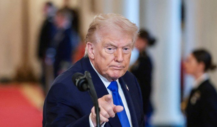 دونالد ترامب يلوّح بخيارات تصعيدية ضد إيران تشمل الحصار البحري دونالد ترامب يلوّح بخيارات تصعيدية ضد إيران تشمل الحصار البحري