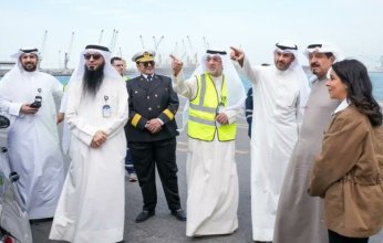 رئيس الوزراء الكويتي يقوم بزيارة تفقدية إلى ميناء الشعيبة