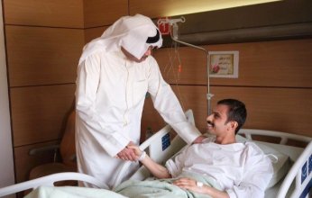 الكويت.. وزير الدفاع يطمئن على صحة عدد من المصابين من منتسبي القوات المسلحة