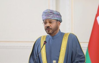 عُمان: جهود لضمان أمن مضيق هرمز وتحذير من تداعيات اقتصادية متفاقمة للحرب