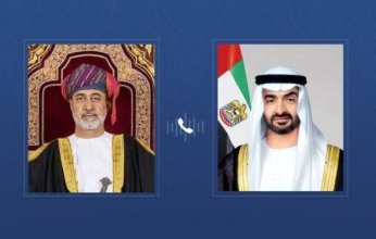 الرئيس الإماراتي وسلطان عمان يبحثان التطورات في المنطقة وتداعيات التصعيد العسكري