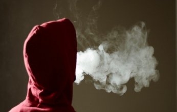 دراسة حديثة تدق ناقوس الخطر.. السجائر الإلكترونية تحت مجهر السرطان