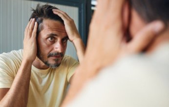 حقن البلازما للشعر.. علاج غير جراحي يكتسب شعبية في مواجهة تساقط الشعر