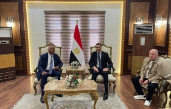 جوهر نبيل وزير الشباب يستقبل موتسيبي رئيس "كاف" عقب وصوله القاهرة