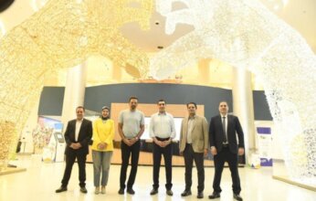وزير الشباب والرياضة يزور مستشفى الناس ويشيد بدورها الإنساني